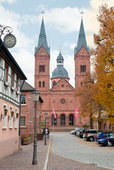 Karolingische Einhards-Basilika im Stadtbild von Seligenstadt