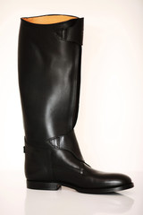 Schöner schwarzer Lederstiefel