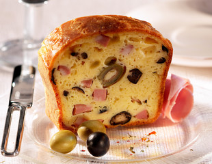 CAKE AUX OLIVES