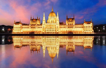 Zelfklevend Fotobehang Budapest - Parliament.with reflection in Danube at night © TTstudio