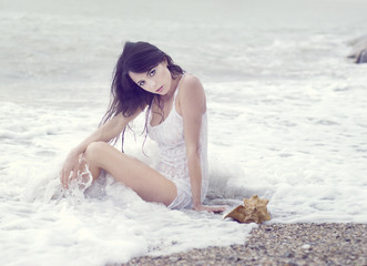 Fototapeta na wymiar Girl on a tropical beach with in the summertime 