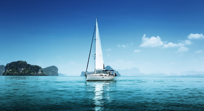 Fototapeta yacht and blue water ocean