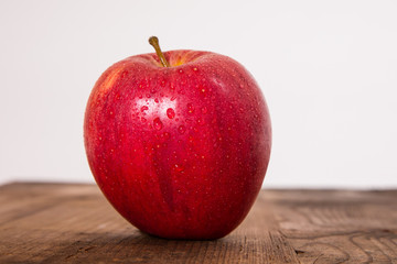 Gala Apfel mit Wassertropfen