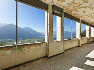 abandoned building, many windows