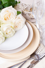 table setting with beige roses