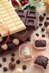 cioccolato in barrette e cioccolatini di natale