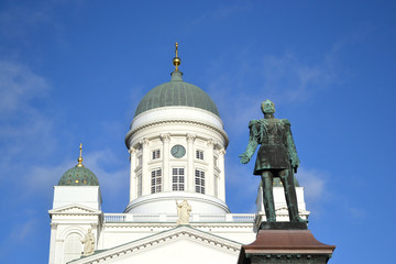 Fototapeta na wymiar Pomnik rosyjskiego cara Aleksandra II, Helsinki