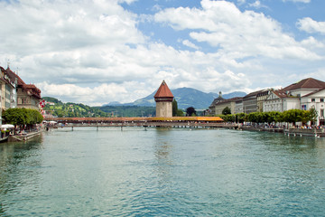Luzerner SKapellbrücke mit Reuss und Altstadt