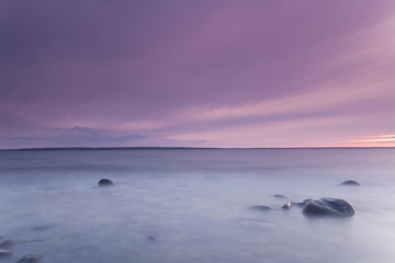 Fototapeta na wymiar Zmierzch ocean scena, wybrzeże Szwecji