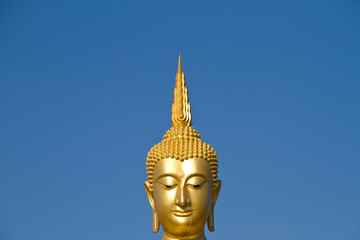 Fototapeta na wymiar Golden Buddha statue in Thailand