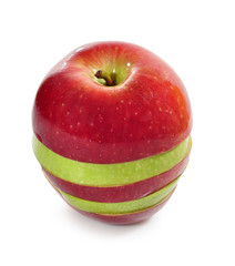Rodajas de manzana roja y verde.