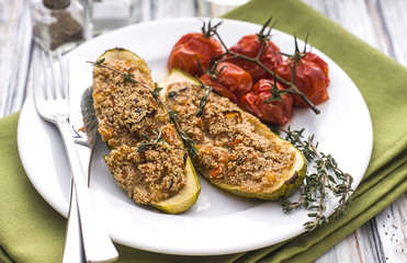 Stuffed zuccini with amaranth and vegetables