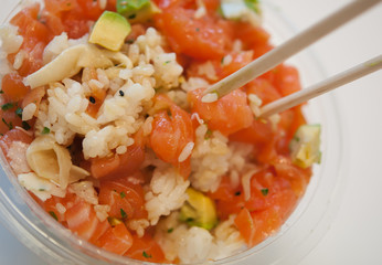 chirashi tartare saumon