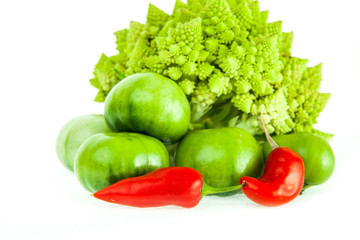 Romanesco broccoli, green tomatoes and red pepper