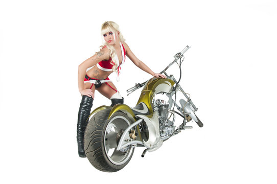 sexy frau als weihnachtsfrau mit high heels mit motorrad
