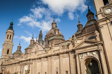 Fototapeta na wymiar Pilar Katedra w Saragossie