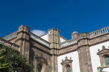 Fototapeta na wymiar Katedra Wysp Kanaryjskich, Plaza de Santa Ana w Las Palmas