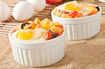 Eggs baked with potatoes 