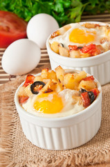 Eggs baked with potatoes 