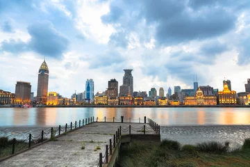 Selbstklebende Fototapete Stadt am Wasser beautiful shanghai at dusk