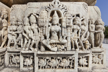 Fototapeta na wymiar Chaumukha Mandir - świątynia rze¼ba, Ranakpur