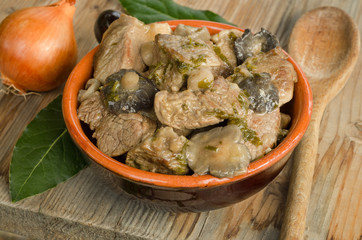 Stufato di carne e funghi, beef and mushrooms stew