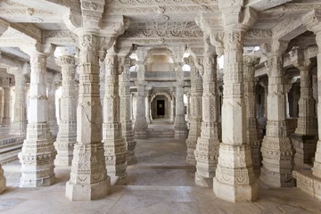 Zelfklevend Fotobehang Chaumukha-tempel - Jain-tempel, Ranakpur. © davidevison