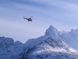 Fototapeta na wymiar Helikopter ratowniczy, Tatry, Polska