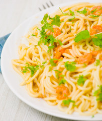 Spaghetti with prawns in a creamy sauce