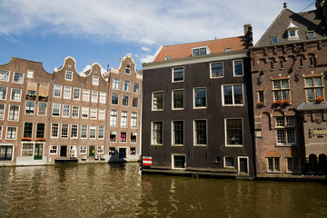 Fototapeta na wymiar Tradycyjne domy, Amsterdam