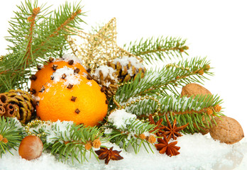 Fototapeta na wymiar Skład Boże Narodzenie z pomarańczy i jodły, samodzielnie