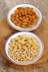 MANDORLE E PINOLI (ALMONDS AND PINE NUTS)