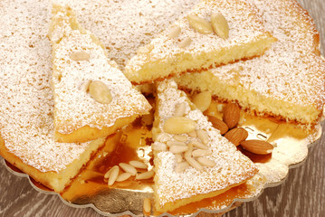 TORTA  CON MANDORLE E PINOLI (CAKE WITH ALMOND AND PINE NUTS)