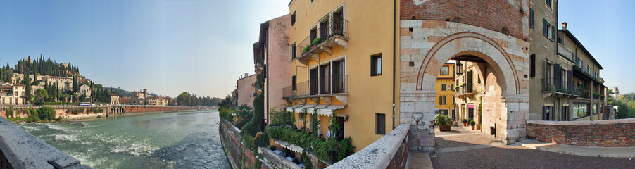 Fototapeta na wymiar Verona, Stone Bridge