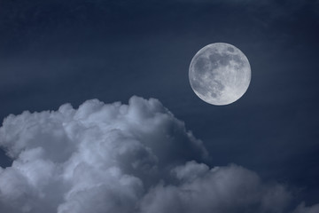 Plakat nocne niebo z księżycem i chmury