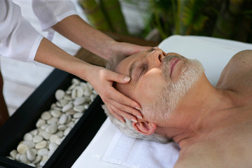 Obraz na płótnie Canvas Man receiving head massage at day spa