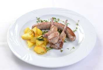 Lammkotelett mit Bratkartoffeln