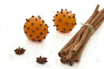 Christmas clove and orange pomander & cinnamon sticks
