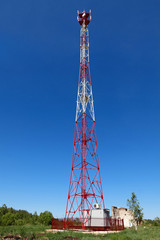 Residential tower with antennas of cellular communication - obrazy, fototapety, plakaty
