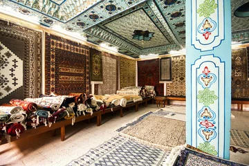 Fototapete Tunesien Traditional carpet shop in Kairouan, Tunisia