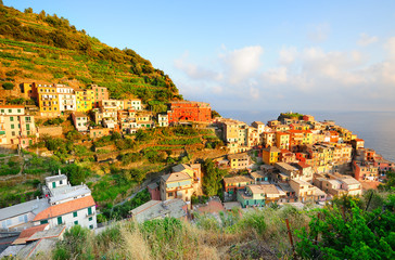 Obraz premium Bright sunset in Manarola village (Cinque Terre, Italy)