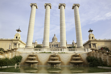 Fototapeta na wymiar National Palace Barcelony, z czwartej kolumny rze¼ba