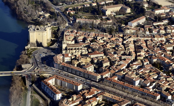 Tarascon , vue a&eacute;rienne