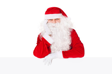 Obraz na płótnie Canvas Santa Claus leaning on blank board isolated on white background