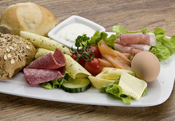 frühstück käse wurst Brötchen ei