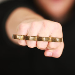 Faust mit Schlagring