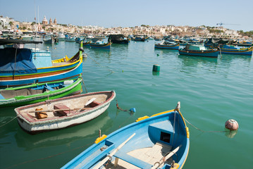 Obraz premium Colorful traditional fishing boats in the island of Malta