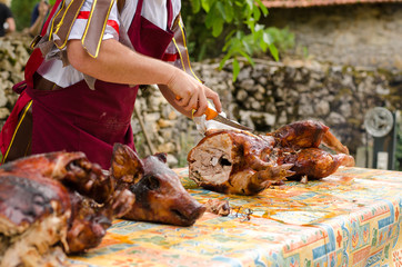 Méchoui, Cochon grillé, découpe