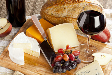 Red Wine And Cheese Plate