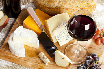 Red Wine And Cheese Plate